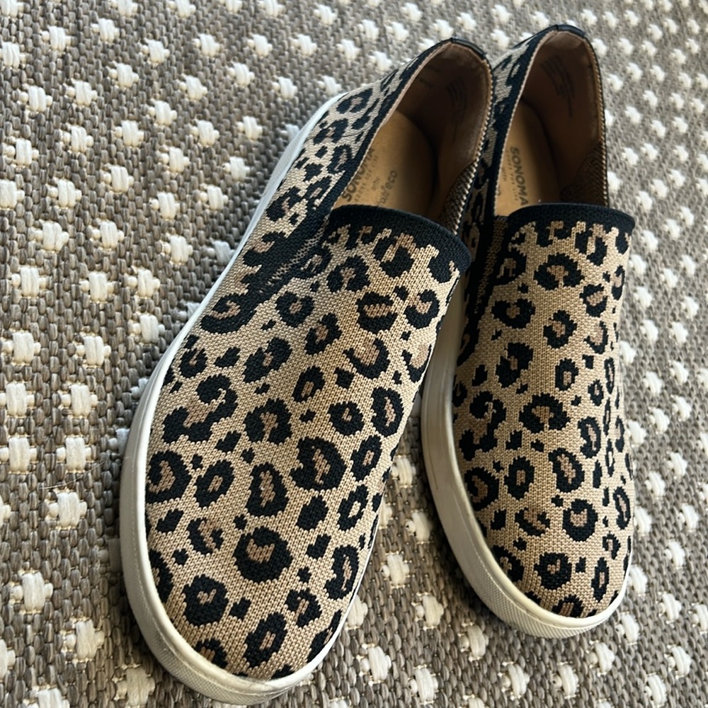 Sonoma leopard sneaker flat size 8.5